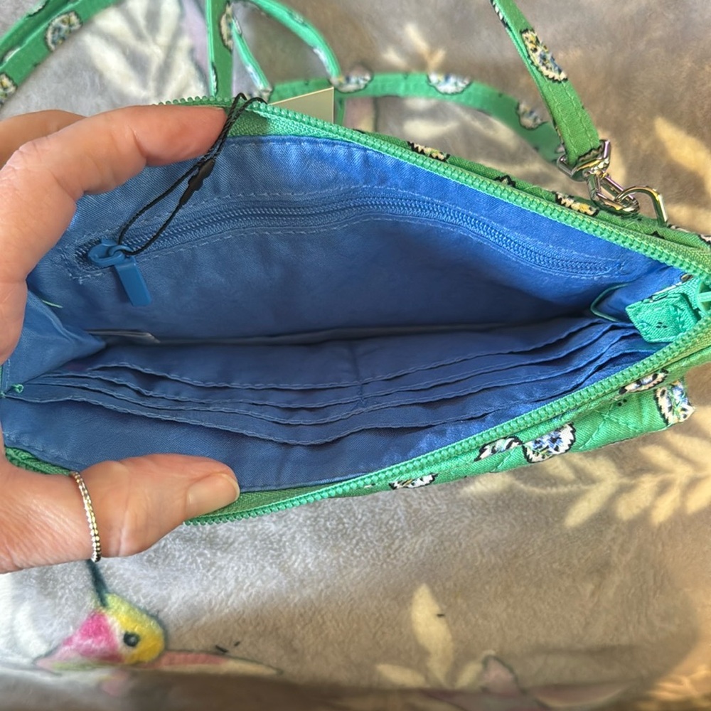 NWT Vera Bradley RFID Crossbody in Garden Green Leaf - Picture 5 of 6